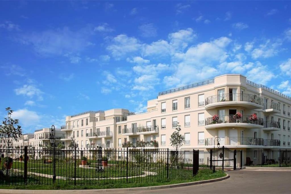 מונטבראן Appartement Wakandais-Proche Disney, Parking & Wifi מראה חיצוני תמונה